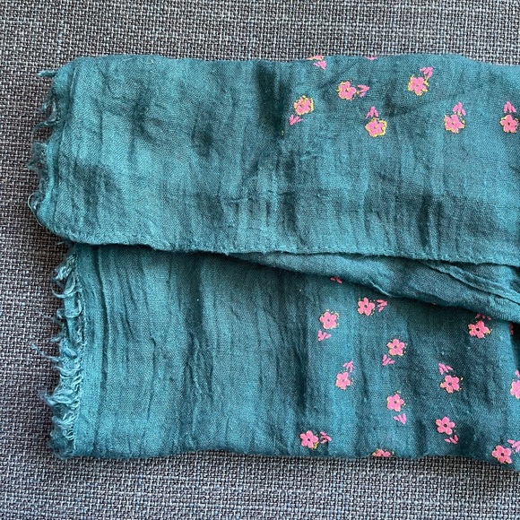 Set of 3 scarves- perfect addition to wardrobe - Picture 4 of 5